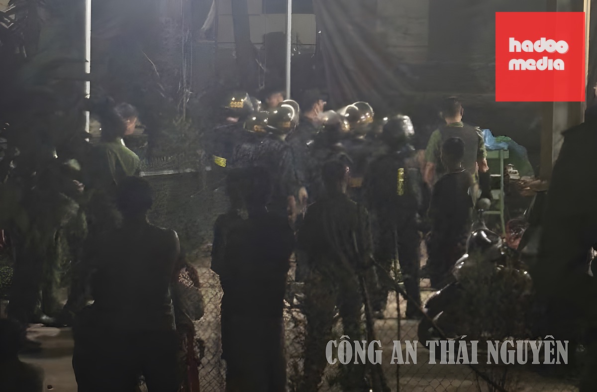 Các lực lượng triển khai phương án xử lý vụ việc - Ảnh: CÔNG AN TỈNH THÁI NGUYÊN