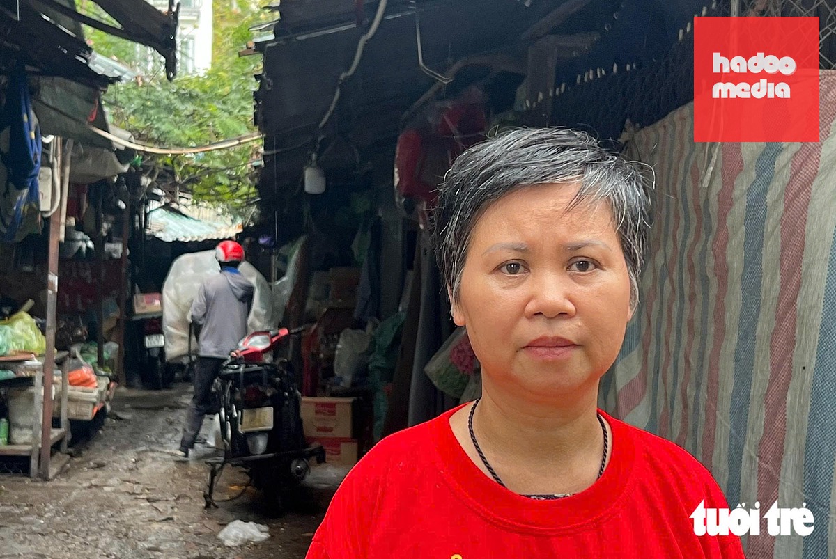 Bà Nguyễn Thị Yến Hồng phản ánh với Tuổi Trẻ - Ảnh: PHẠM TUẤN