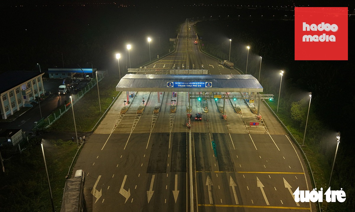 Trạm thu phí 04 tại nút giao đường Nguyễn Văn Tạo với cao tốc Bến Lức - Long Thành (xã Hiệp Phước, TP.HCM) - Ảnh: THUẬN VĂN