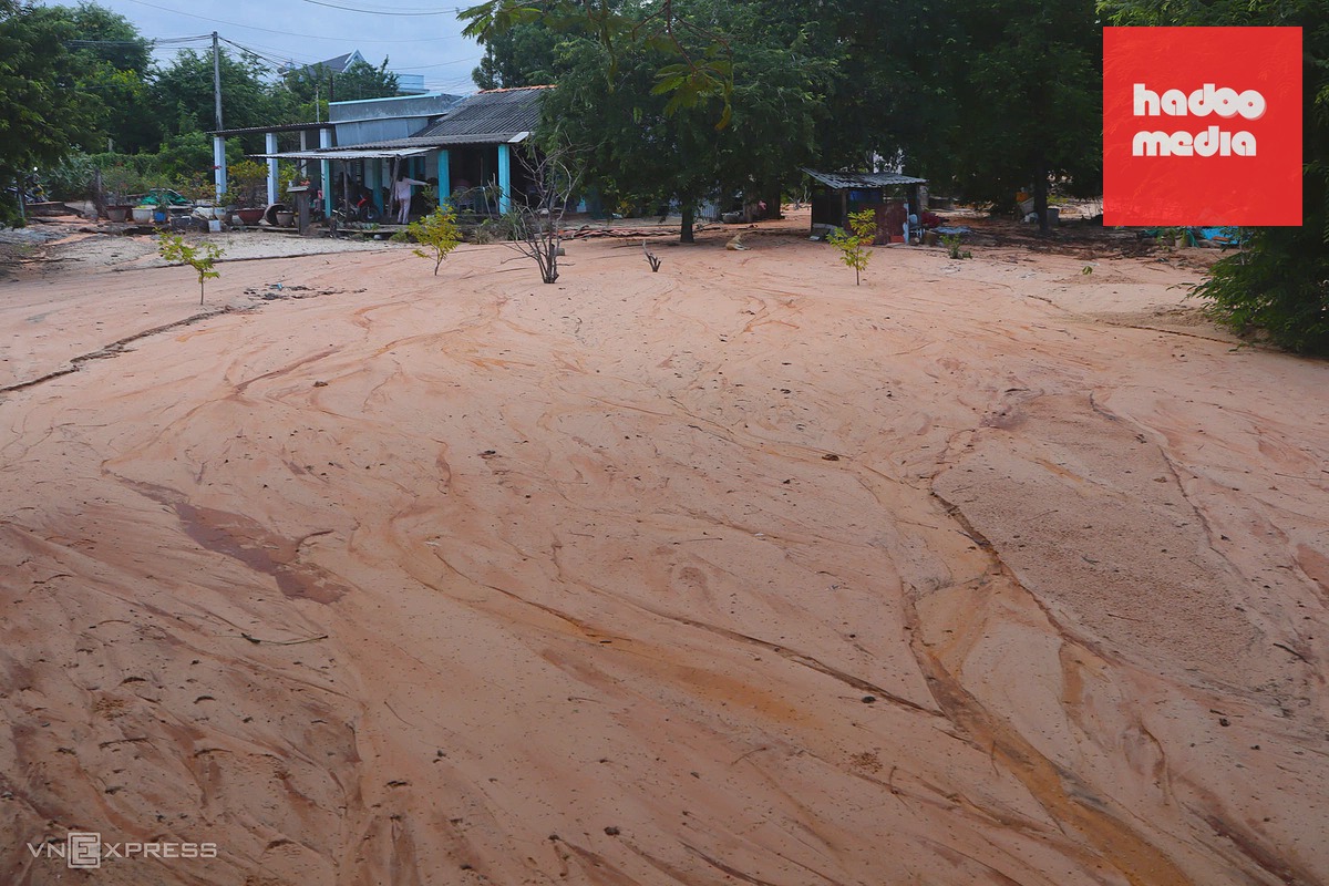 Lũ cát đỏ đe dọa khu dân cư và resort ven biển Mũi Né