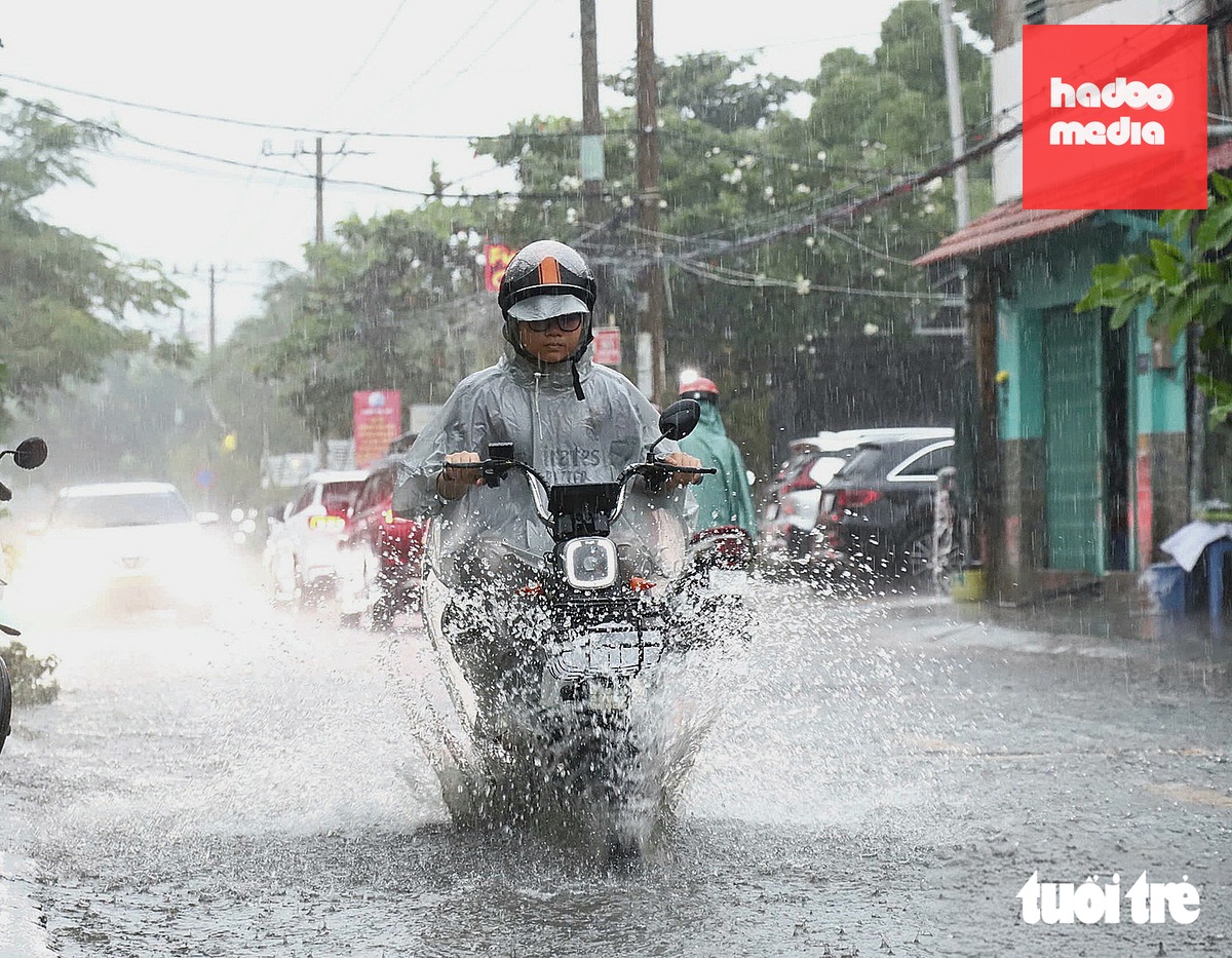 Hôm nay 1-10, Nam Bộ còn mưa to về chiều - Ảnh: NGỌC LÂN
