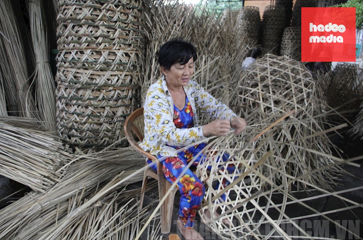 Nghề đan giỏ trạc ở Xuân Thới Sơn - Ảnh: Cổng thông tin điện tử TP.HCM