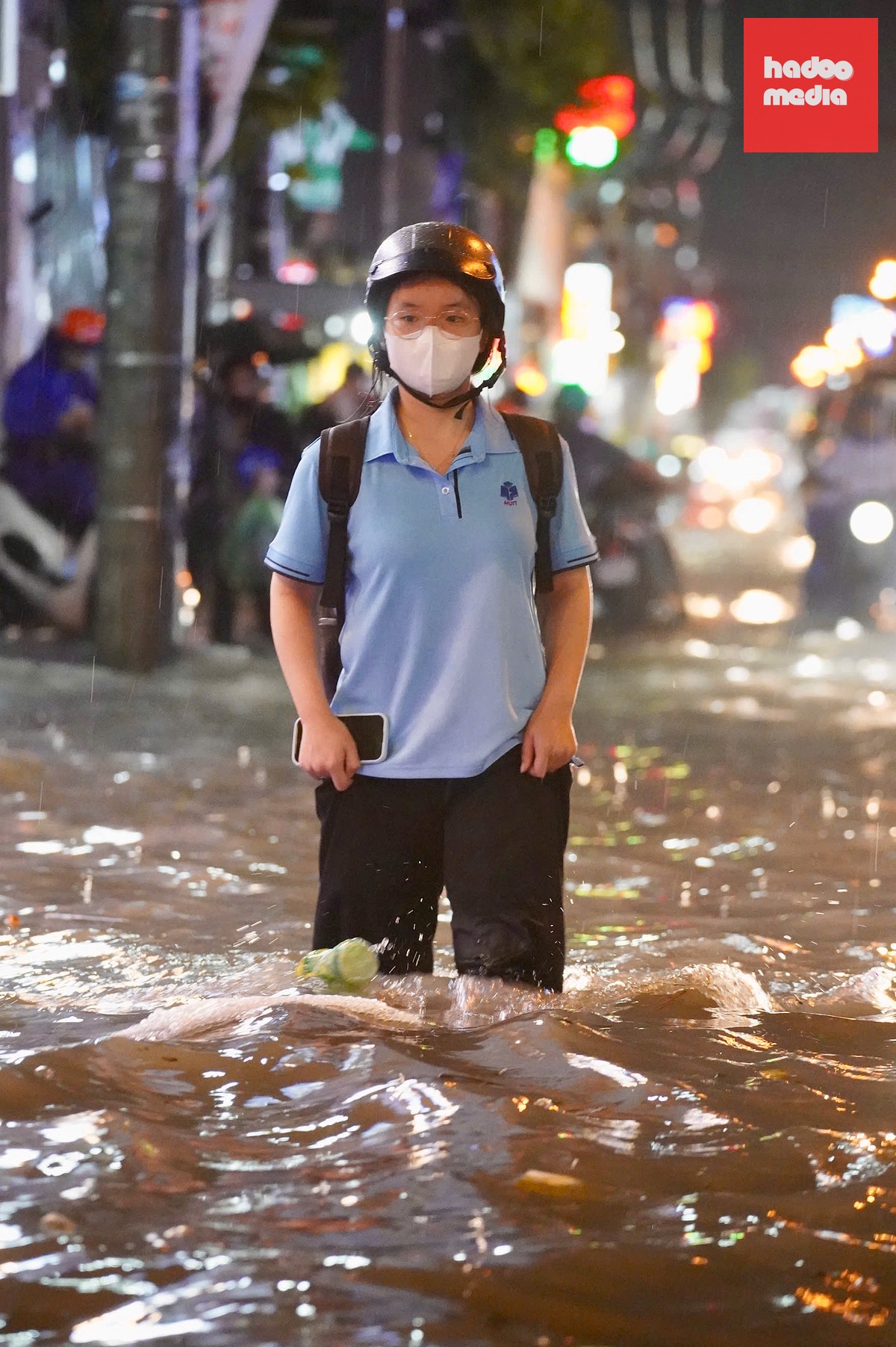 Những ngày qua TP.HCM có những đợt mưa bất thường - Ảnh: THUẬN VĂN