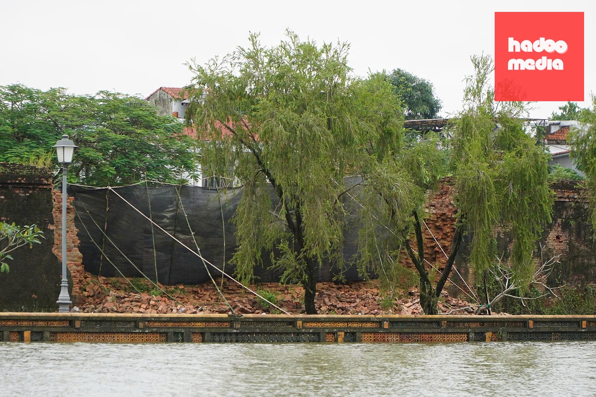 Tường Hoàng thành Huế nguy cơ đổ sập sau hơn 200 năm