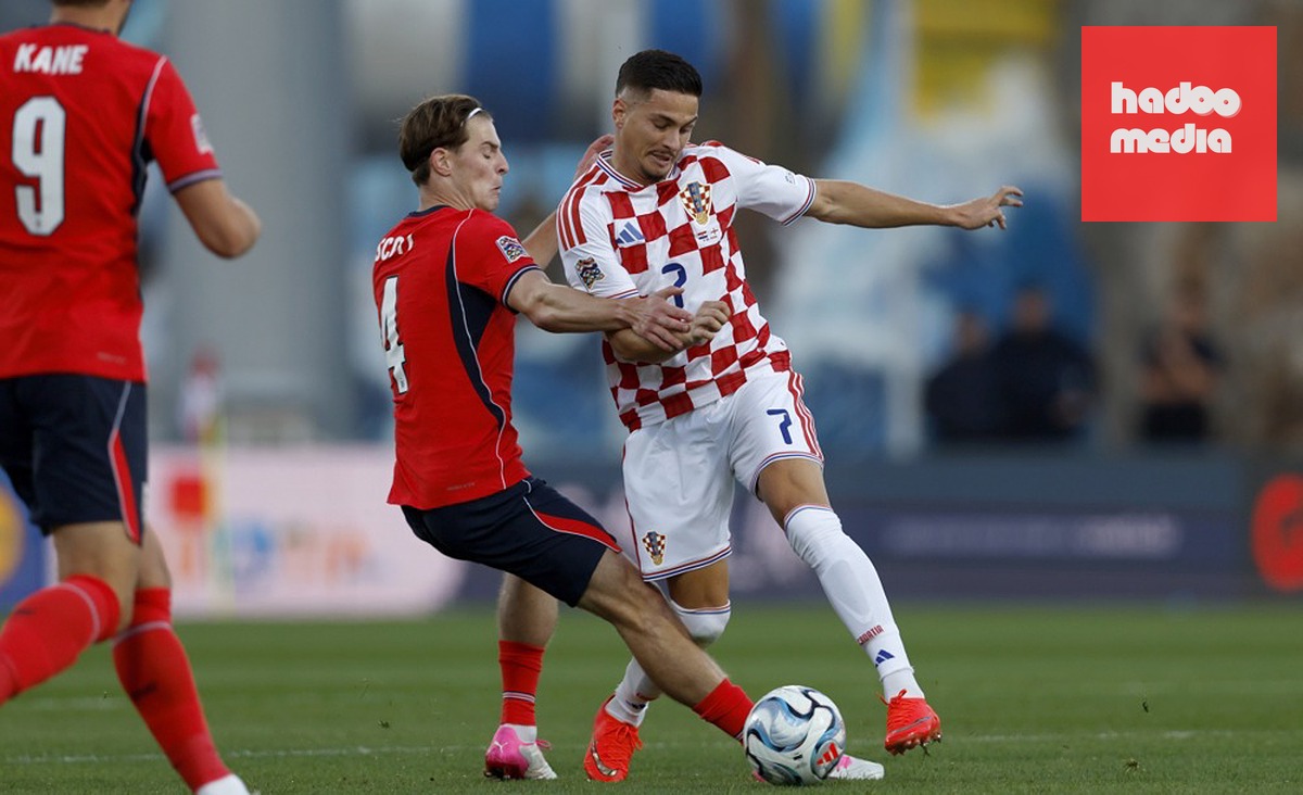 Alex Scott có trận đấu hoàn hảo trước Croatia. Ảnh: EPA.