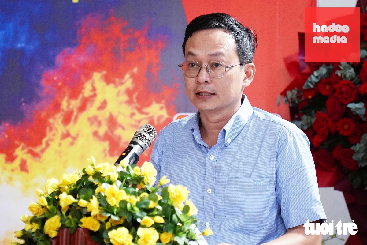 Ông Phạm Bảo Toàn - Phó chủ tịch UBND phường Đức Nhuận - phát động hưởng ứng Ngày hội toàn dân phòng cháy và chữa cháy - Ảnh: KỲ PHONG