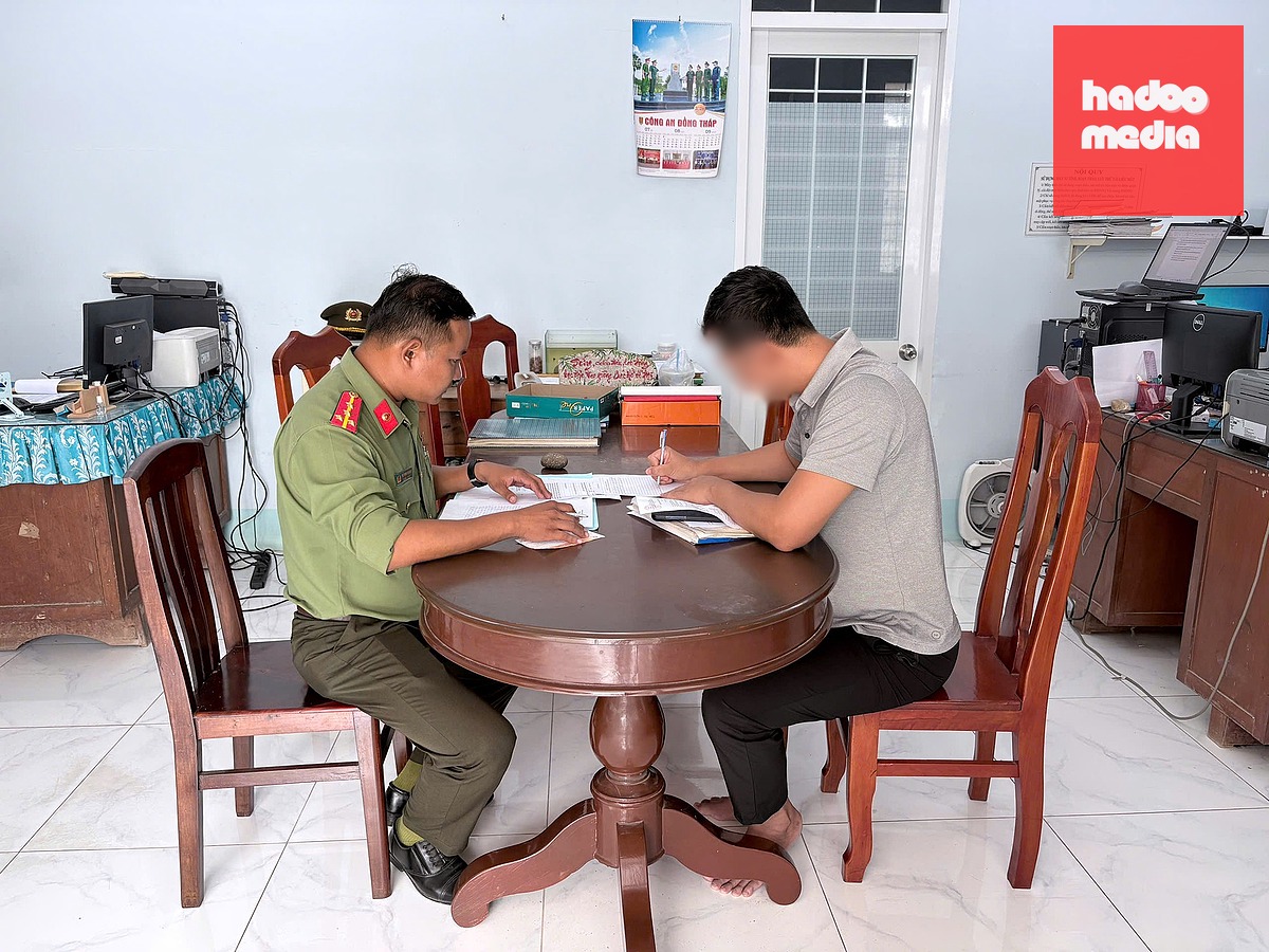 Cơ quan công an đang làm việc với Võ Duy Cường - Ảnh: A.X.