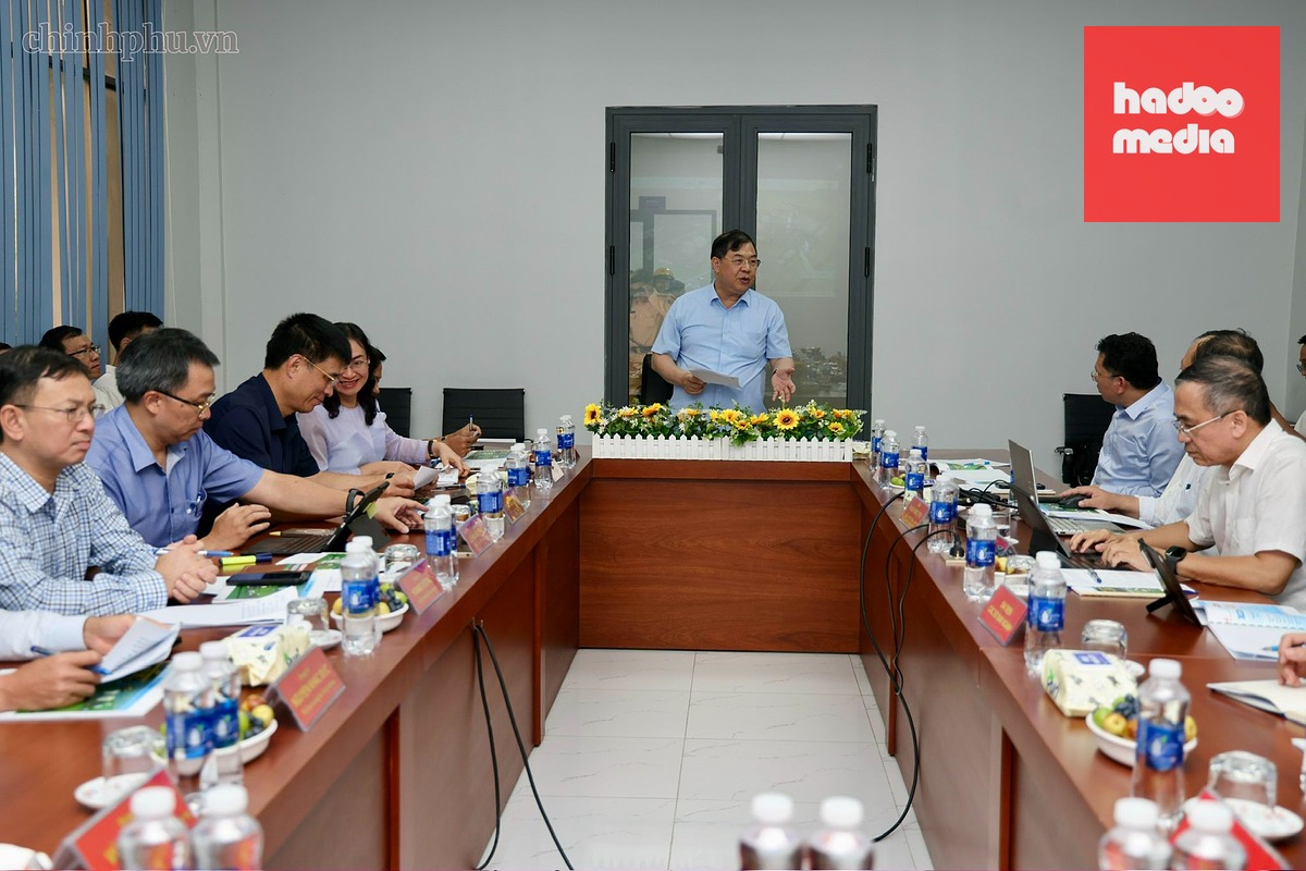 Phó thủ tướng thường trực Phạm Gia Túc làm việc với nhà máy - Ảnh: VGP