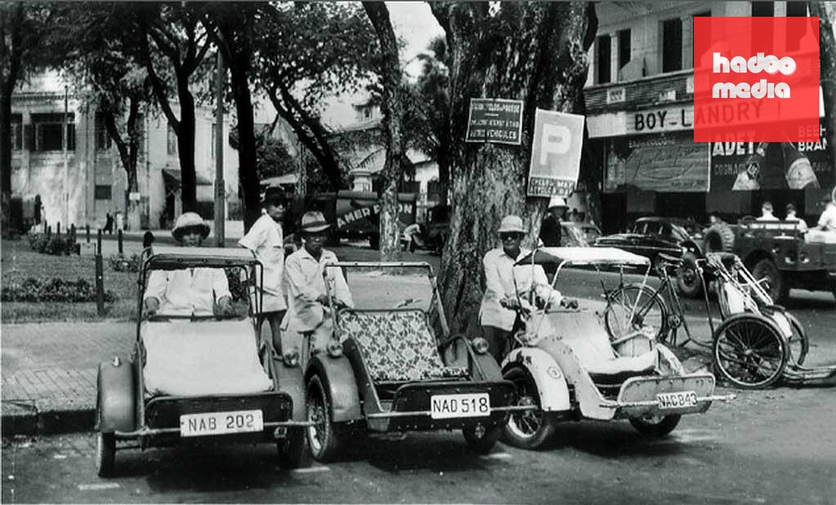 Xe xích lô máy và xích lô đạp cùng đợi khách ở Sài Gòn trước 1975 - Ảnh: tư liệu