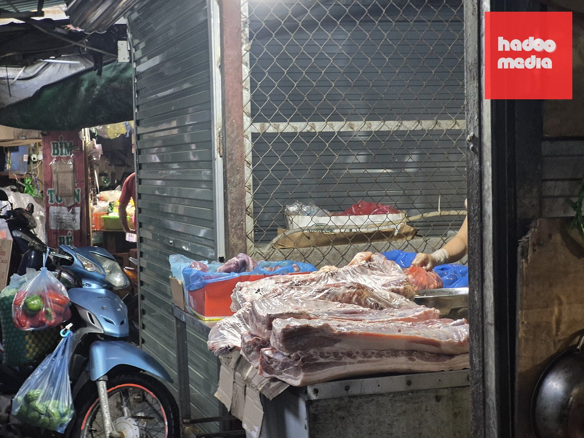 Thịt nhập siêu rẻ đổ bộ: Càn quét từ kho sỉ đến chợ đầu mối, thịt nhập đi về đâu? - Ảnh 4.