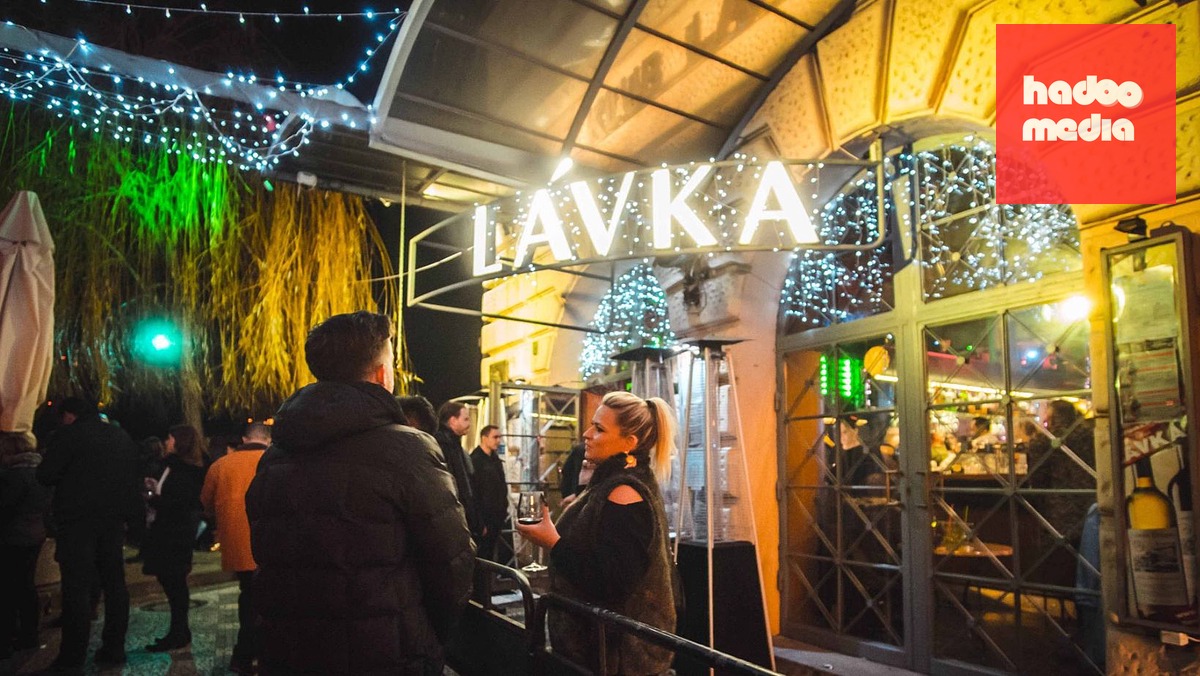 Quán Bar Lávka 36 Năm Tuổi Ở Praha Sắp Đóng Cửa