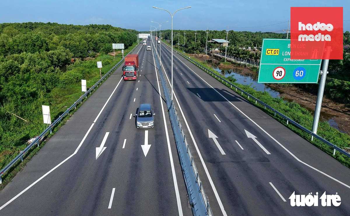 Tuyến cao tốc Bến Lức - Long Thành hoạt động từ tháng 10-2026 là tin vui nhưng miền Tây muốn cất cánh, cần thêm những công trình hạ tầng giao thông trọng điểm như vậy - Ảnh: THUẬN VĂN