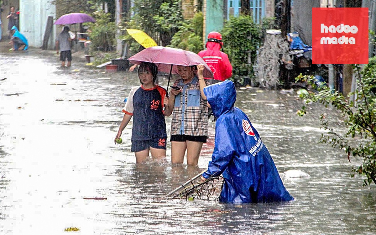 Mưa lớn gây ngập tại cuối đường Trung Nữ Vương (Đà Nẵng) trong những năm trước - Ảnh: TRƯỜNG TRUNG