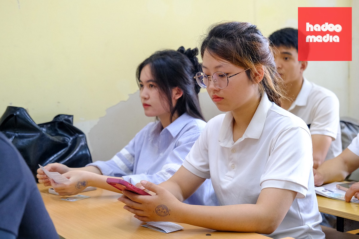 Nhiều bạn trẻ đăng ký dự thi tiếng Hàn để có cơ hội làm việc tại Hàn Quốc theo hợp đồng - Ảnh: HÀ QUÂN