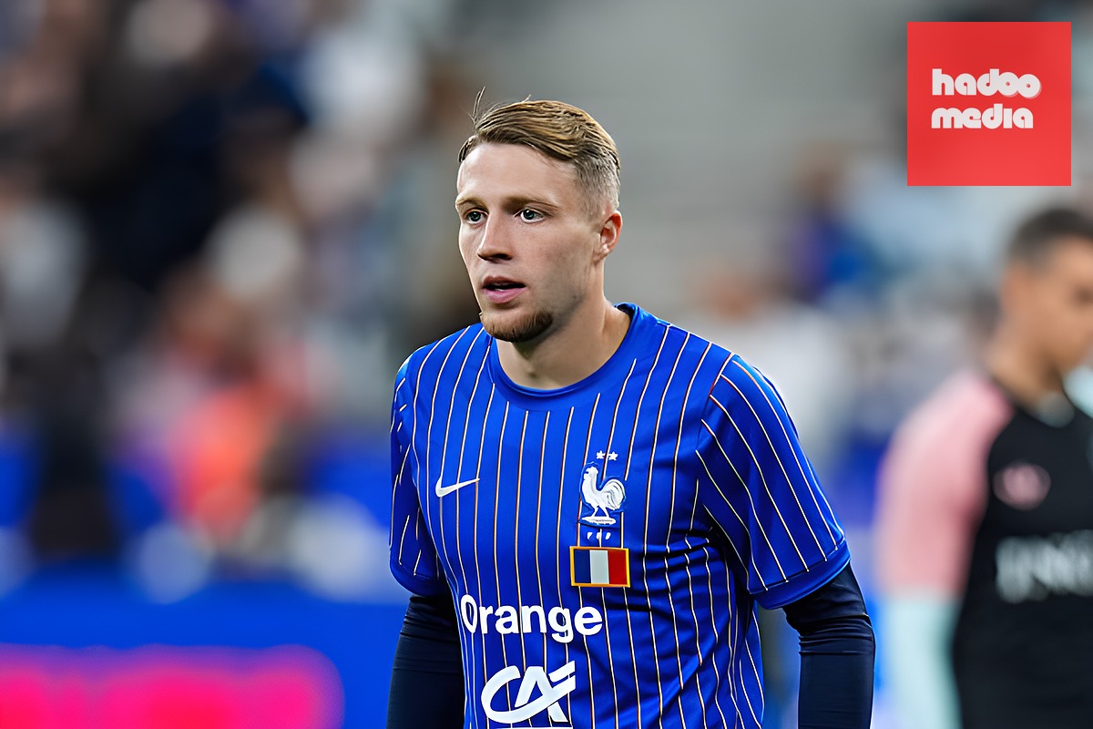 Adrien Truffert được Manchester United và Liverpool quan tâm. Ảnh: Daniel Derajinski/Getty Images