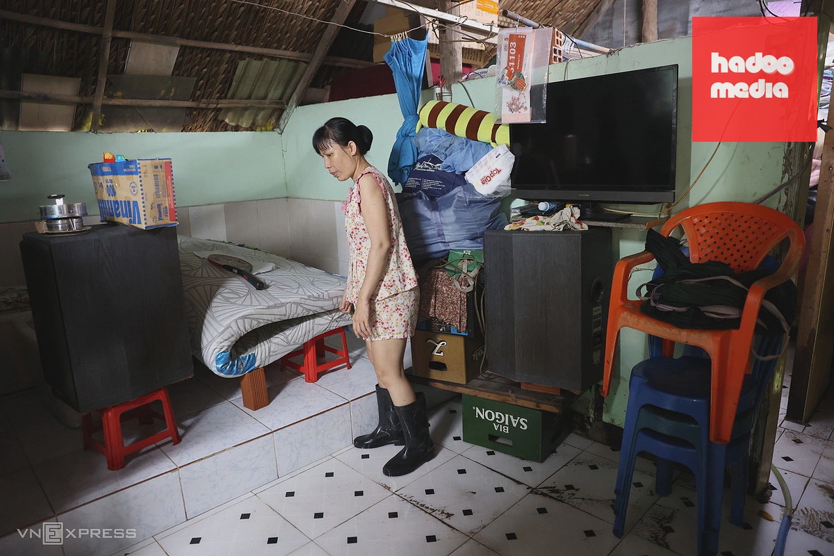 Cuộc sống đảo lộn vì ngập nước kéo dài 20 tiếng tại quận Gò Vấp, TP HCM