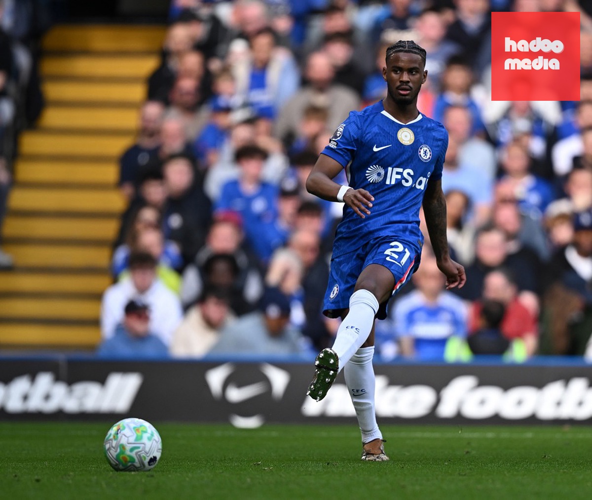 Jorrel Hato thăng tiến vượt bậc trong màu áo Chelsea. Ảnh: EPA/Daniel Hambury.
