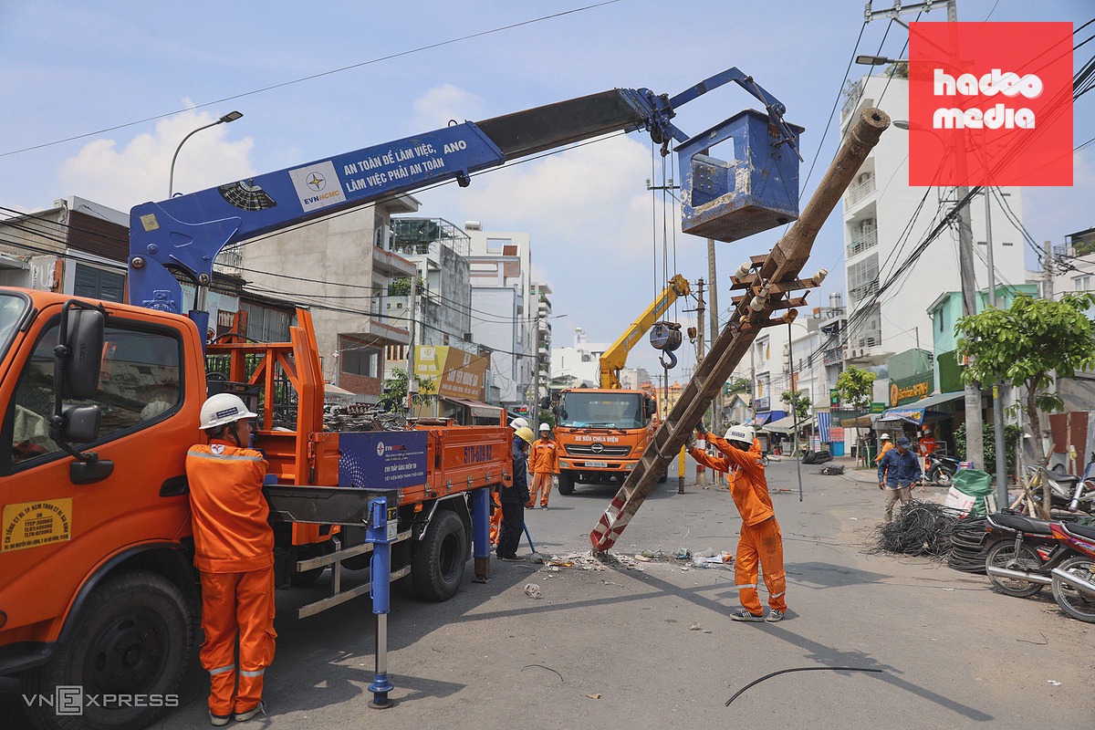 Di dời gần 30 trụ điện trên đường Chu Văn An mở rộng ở TP HCM