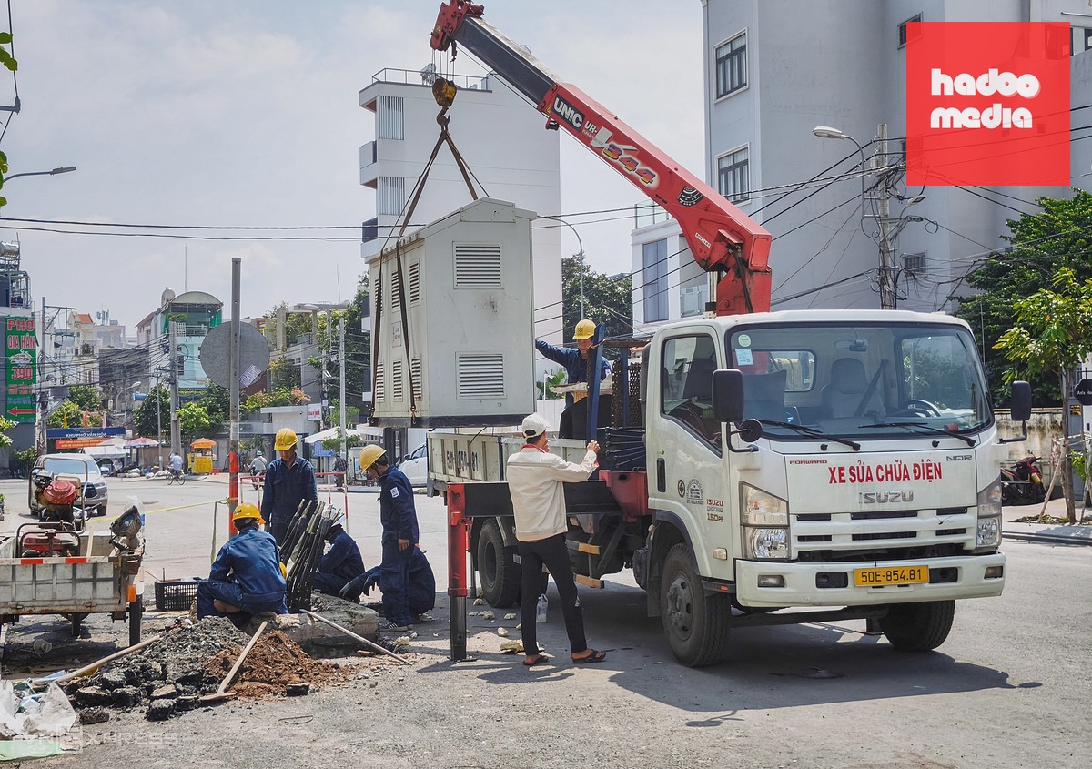 Di dời gần 30 trụ điện trên đường Chu Văn An mở rộng ở TP HCM