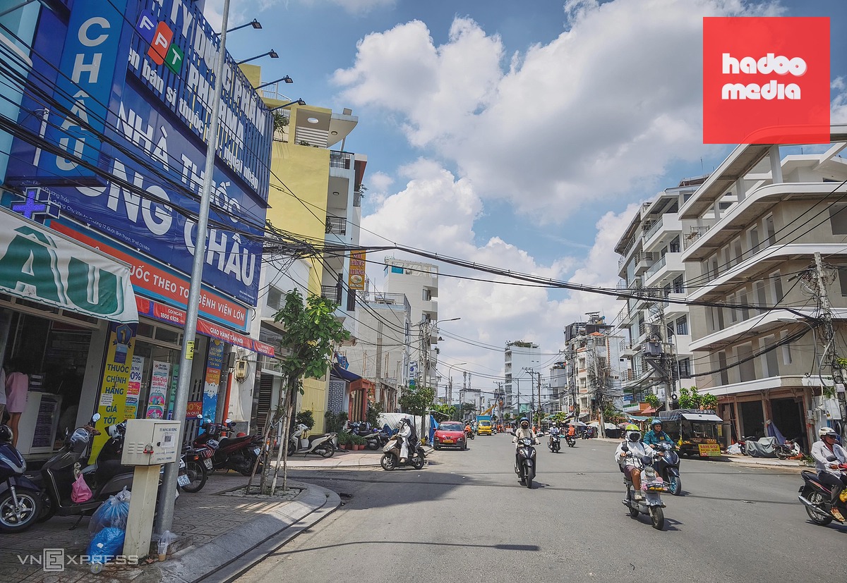 Di dời gần 30 trụ điện trên đường Chu Văn An mở rộng ở TP HCM