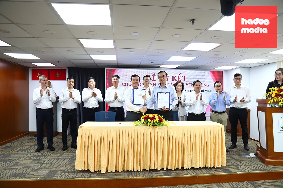 Cơ quan Báo và Phát thanh, Truyền hình TP.HCM ký kết hợp tác truyền thông với Công ty Xổ số điện toán Việt Nam - Ảnh: NGỌC LÂN