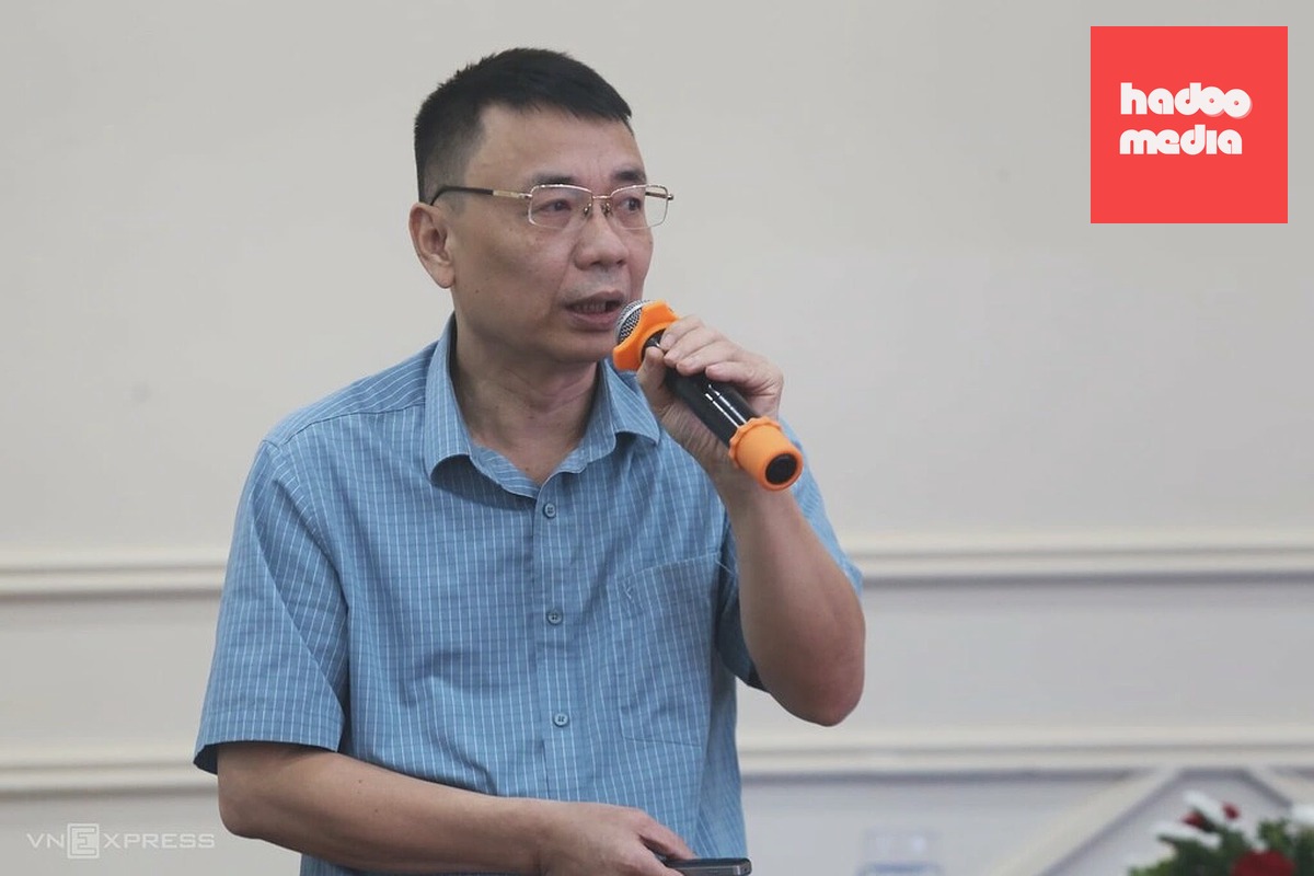 TS Nguyễn Hữu Quyền nói tại buổi công bố kịch bản biến đổi khí hậu, sáng 9/10. Ảnh: Gia Chính
