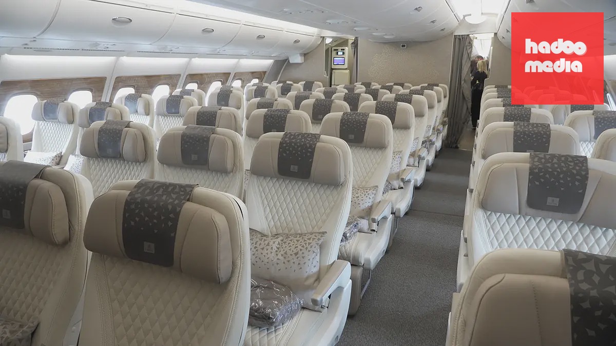 Máy bay Airbus A380 lớn nhất thế giới trở lại Praha với khoang hạng phổ thông cao cấp