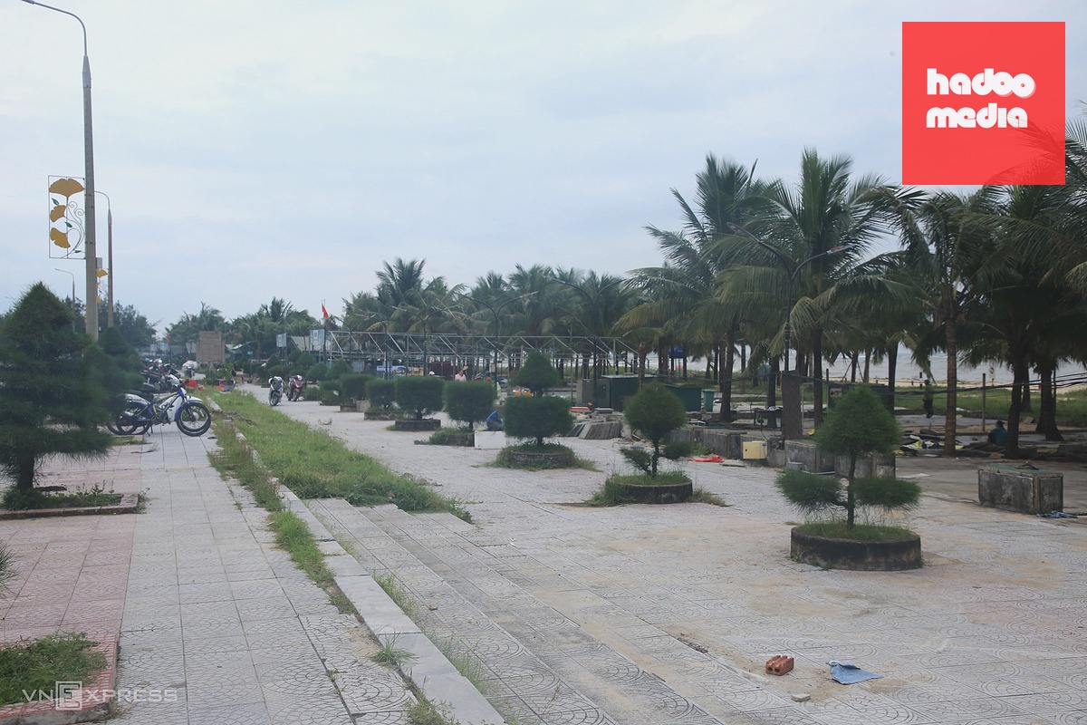 Tháo dỡ 80 hàng quán ven biển Nhật Lệ để chỉnh trang đô thị