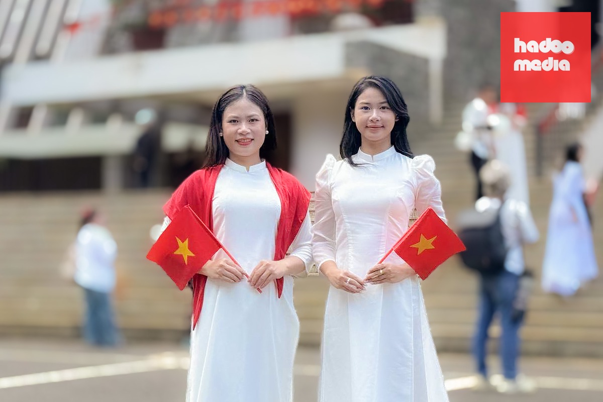 Nghỉ Tết, nghỉ lễ là dịp nhiều bạn trẻ đi chơi, chụp ảnh bên người thân, bạn bè - Ảnh: MINH PHƯƠNG