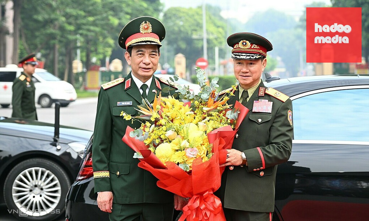 Đại tướng Phan Văn Giang chủ trì lễ đón Đại tướng Khamliang Outhakaysone, ngày 13/10. Ảnh: Giang Huy