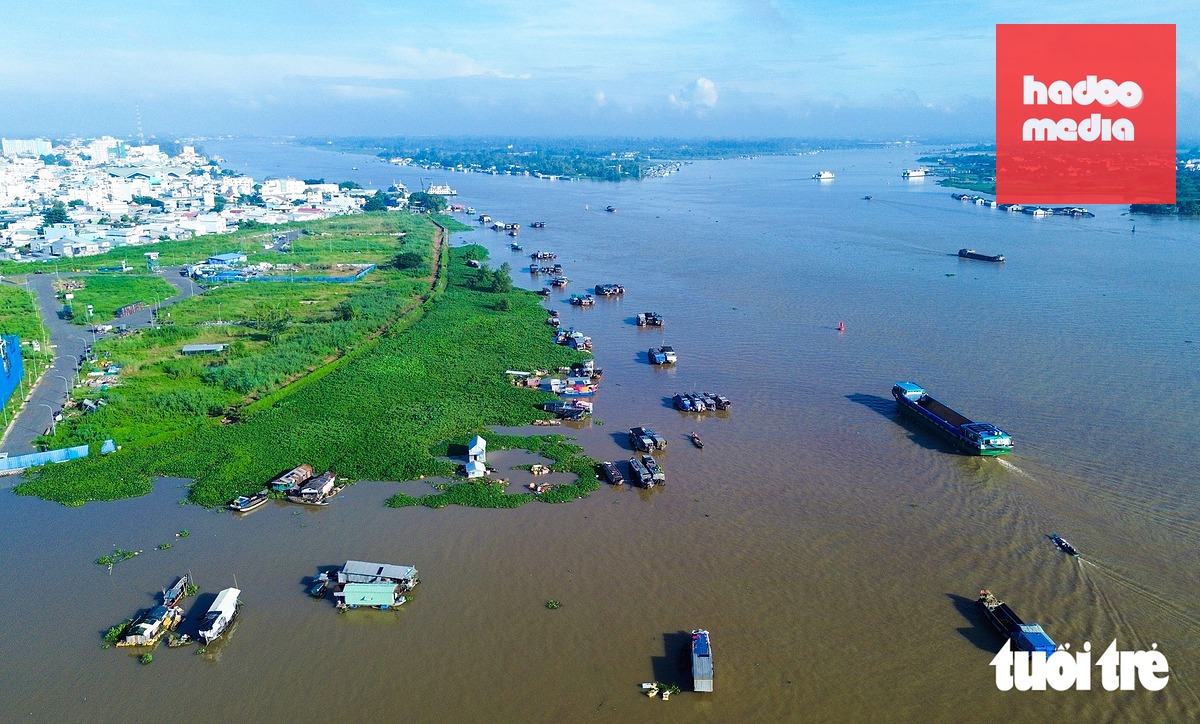 Góc nhìn trên cao về chợ nổi Long Xuyên (tỉnh An Giang) - Ảnh: CHÍ CÔNG