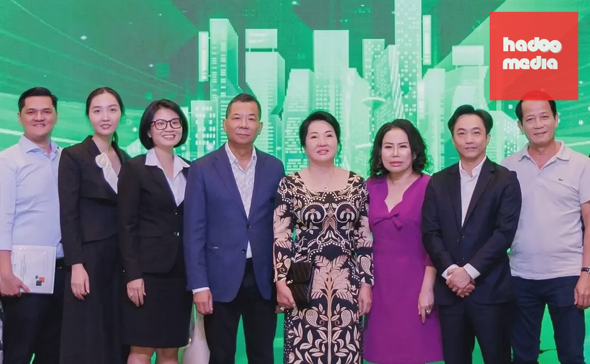 Bà Nguyễn Thị Như Loan (đứng giữa) tại phiên họp cổ đông thường niên của Quốc Cường Gia Lai năm 2025. Ảnh: Website Quốc Cường Gia Lai