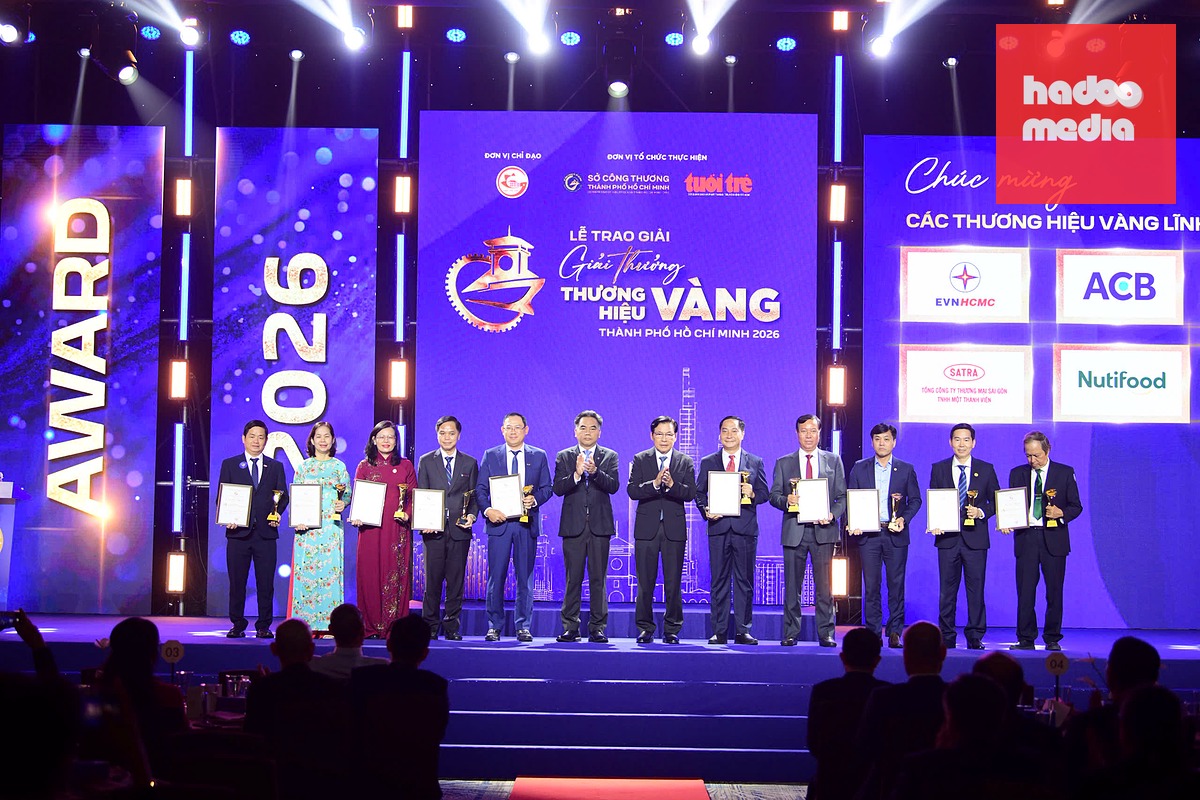 Các doanh nghiệp được vinh danh Thương hiệu Vàng TP.HCM 2026 vào tối 13-10 - Ảnh: QUANG ĐỊNH