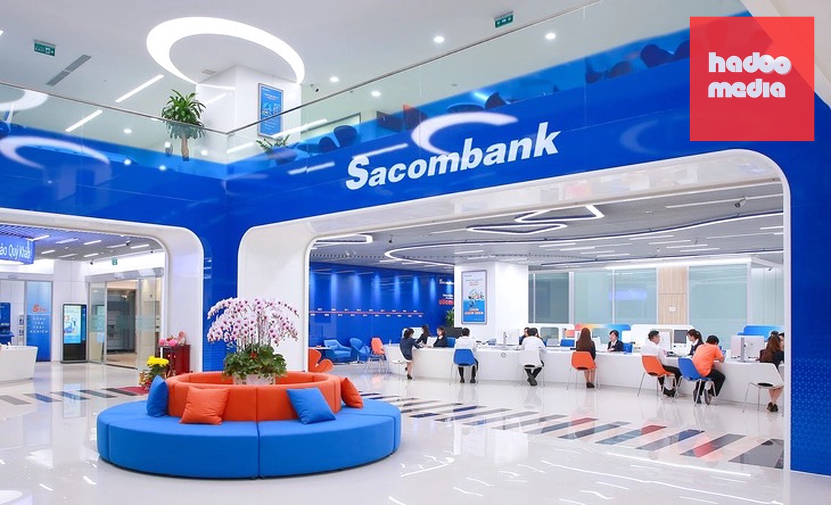 Chuyển đổi số không phải là đổi phần mềm hay app ngân hàng. Đó là chuyển đổi toàn bộ cấu trúc niềm tin của khách hàng vào tổ chức - Ảnh: N.Q.