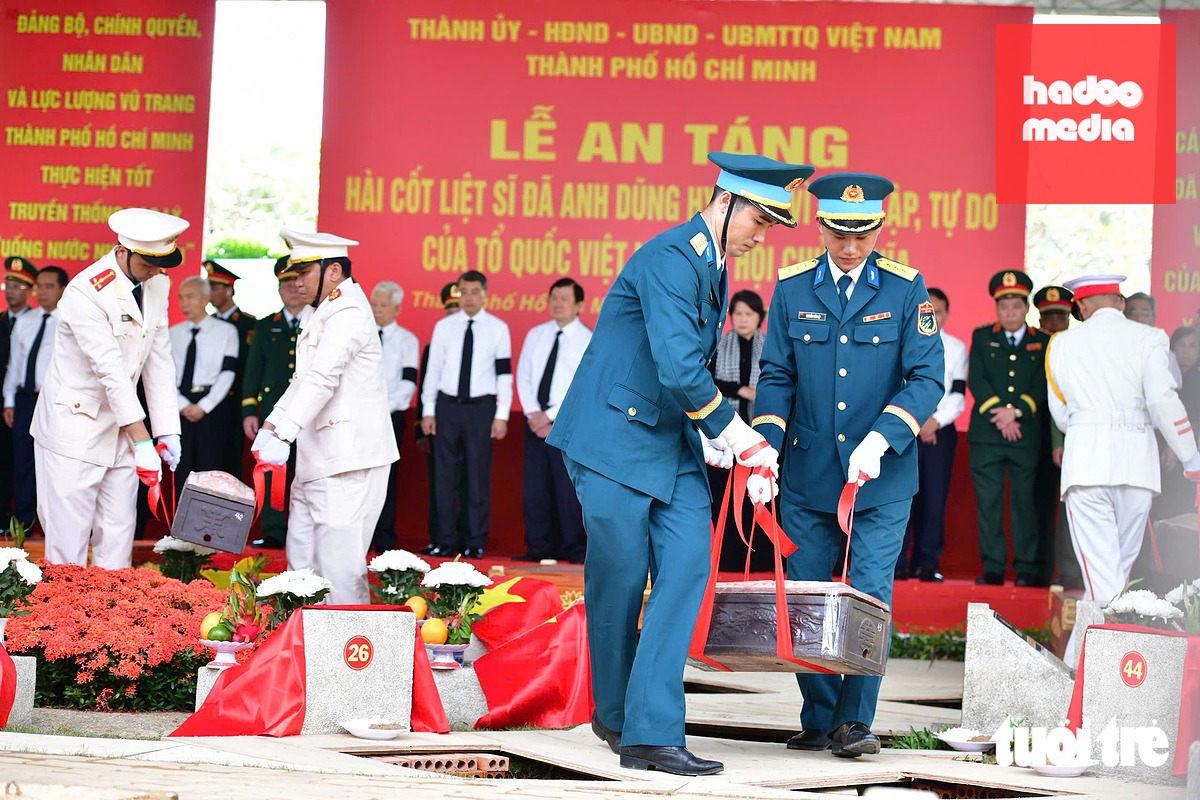 Các anh trở về giữa lòng nhân dân, ấm vô cùng vòng tay mẹ Việt Nam - Ảnh 2.