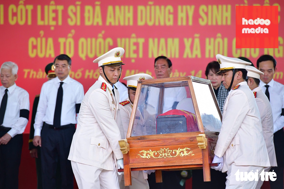 Các anh trở về giữa lòng nhân dân, ấm vô cùng vòng tay mẹ Việt Nam - Ảnh 3.