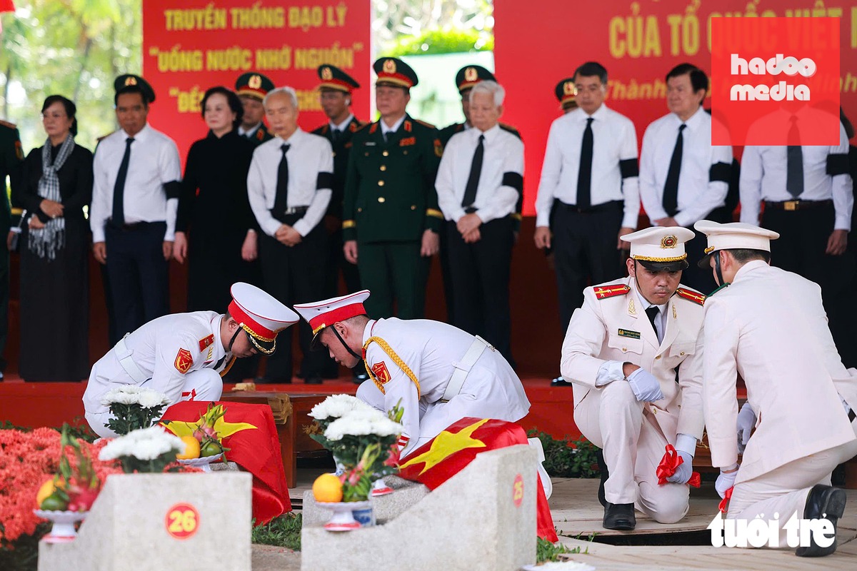 Từ hôm nay, các anh mới thực sự yên nghỉ trong lòng TP.HCM, thành phố của nghĩa tình - Ảnh: NGUYỄN KHÁNH