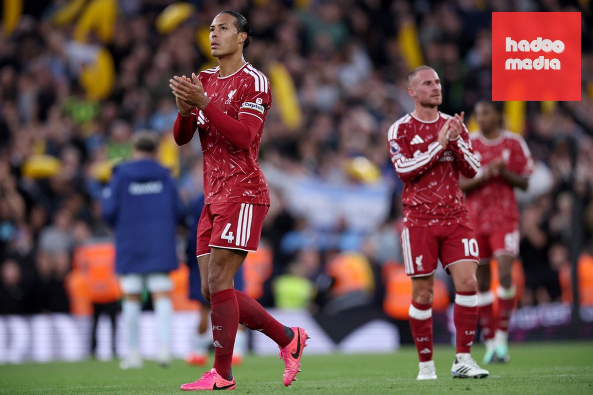 Hàng phòng ngự Liverpool vẫn chưa thể khiến NHM an tâm. Ảnh: EPA.
