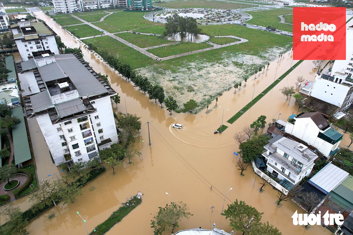Khu đô thị trung tâm TP Huế trải qua 4 trận lũ liên tiếp trong vòng 23 ngày cuối năm 2025 - Ảnh: NHẬT LINH