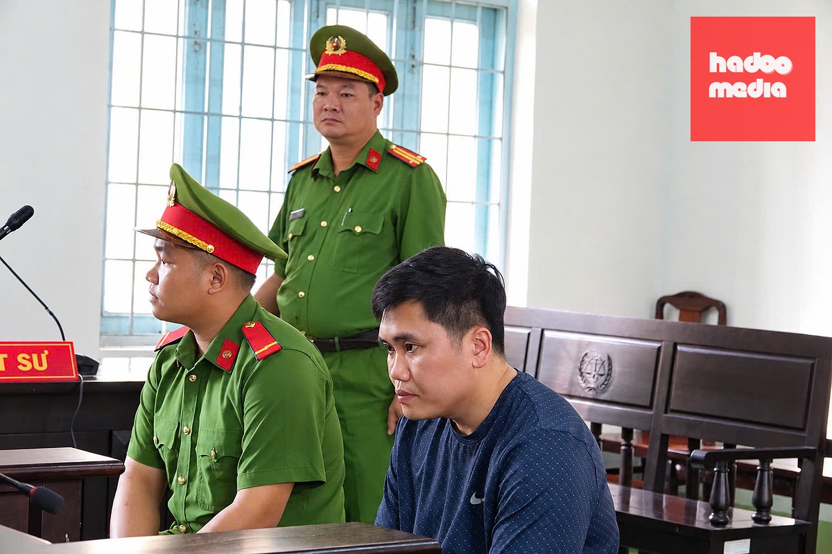 Bị cáo Trung tại tòa sáng 15-10 - Ảnh: HOÀI THƯƠNG