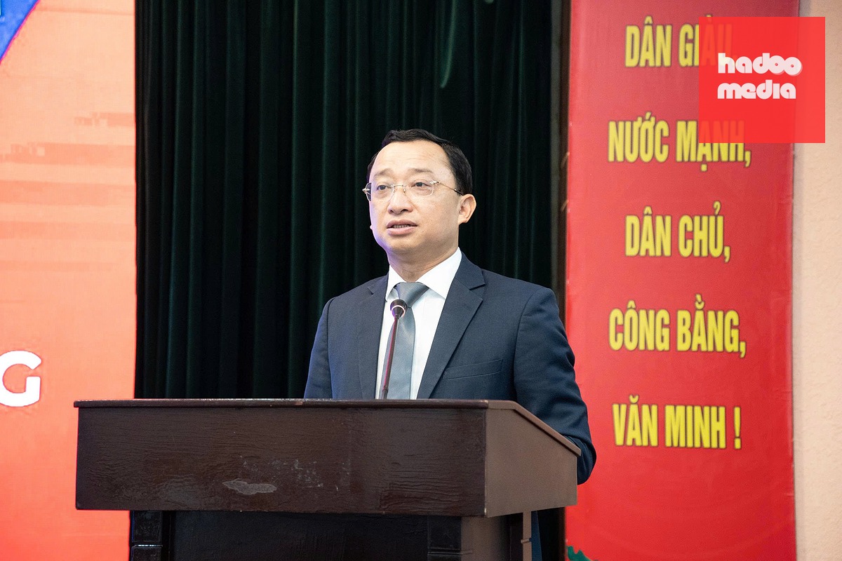 Đại tá Nguyễn Bá Sơn - Phó cục trưởng Cục An ninh mạng - phát biểu khai mạc - Ảnh: HỮU DUY