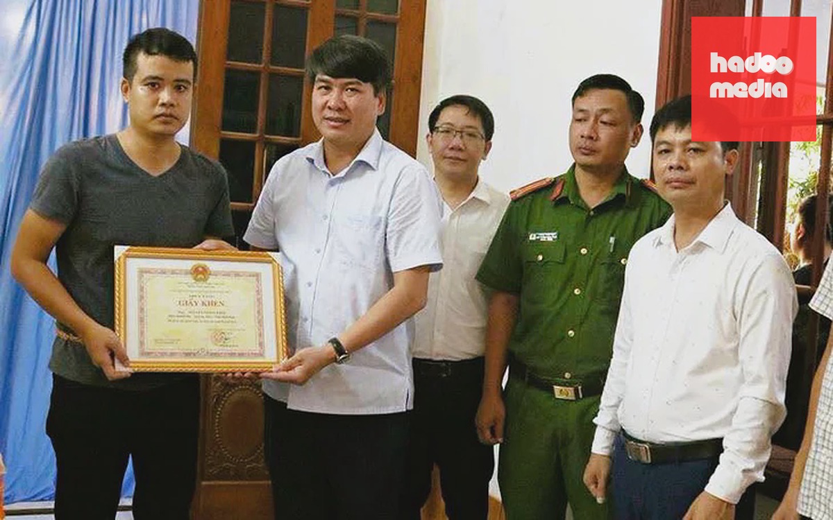 Truy tặng bằng khen người đàn ông quên mình cứu 2 em nhỏ rơi xuống kênh - Ảnh 2.