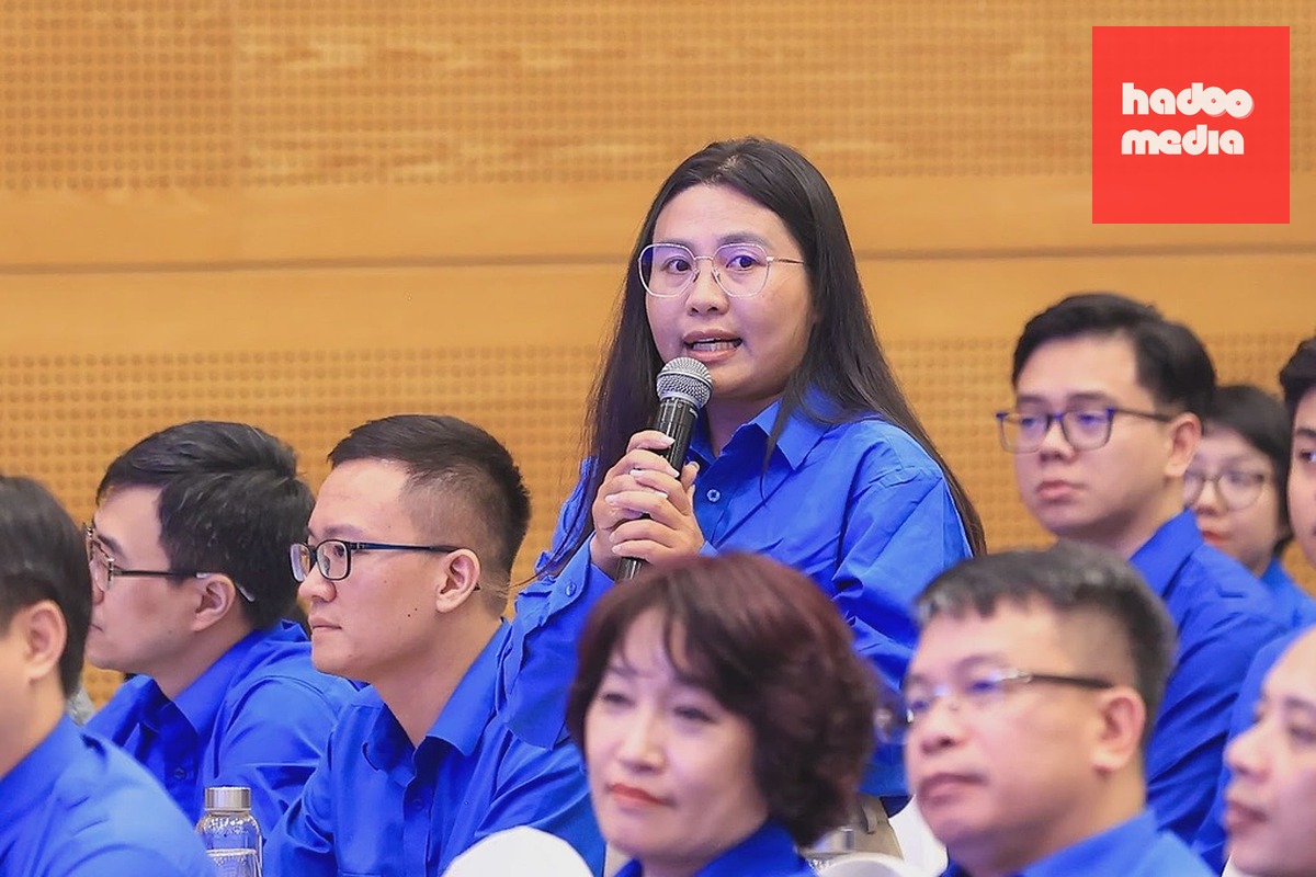 Đại biểu Đặng Thị Lệ Hằng, nghiên cứu viên chính Viện Công nghệ Tiên tiến, đặt câu hỏi với Bộ trưởng Vũ Hải Quân, chiều 15/10. Ảnh: VGP