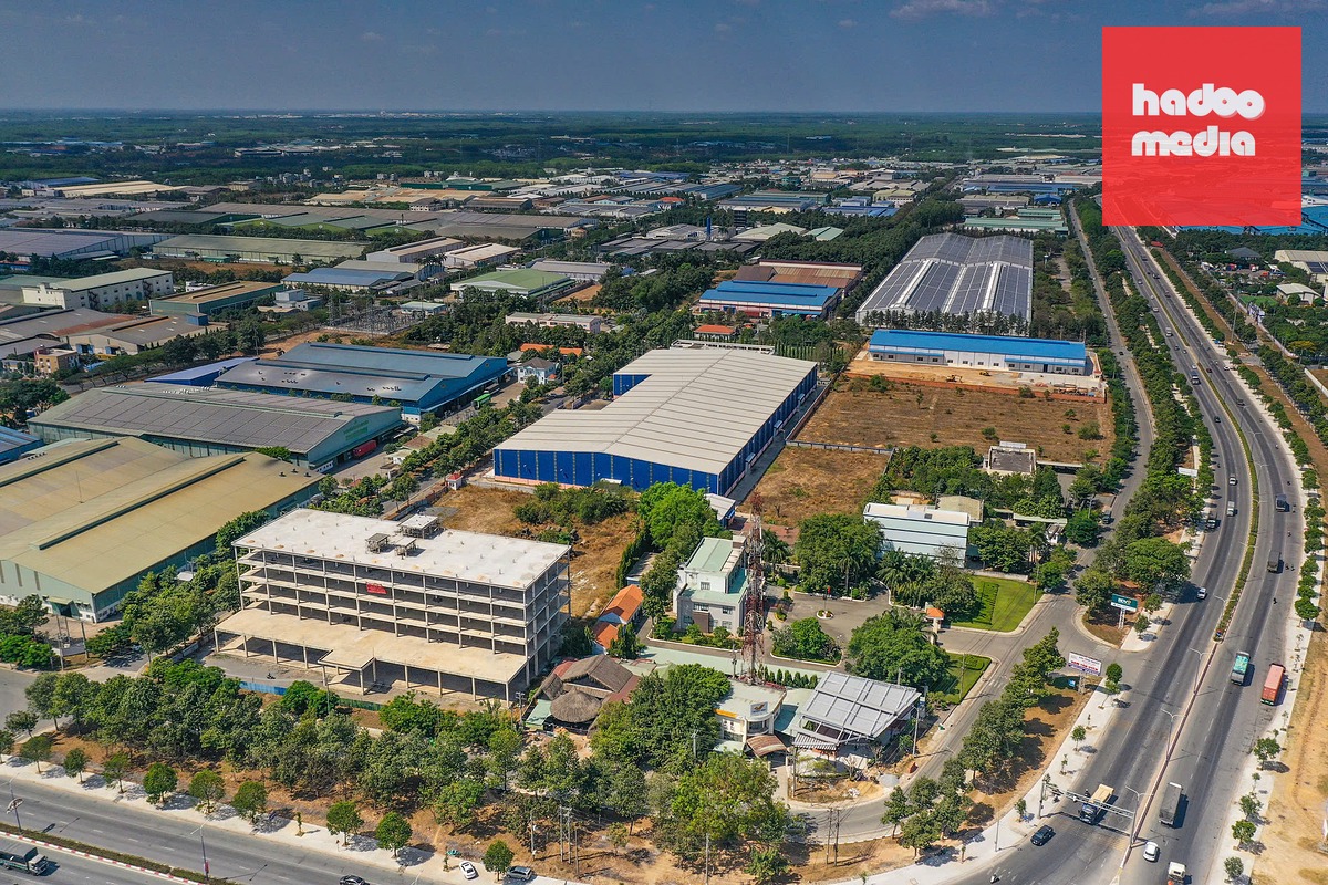 Khu công nghiệp tại TP.HCM - Ảnh: QUANG ĐỊNH