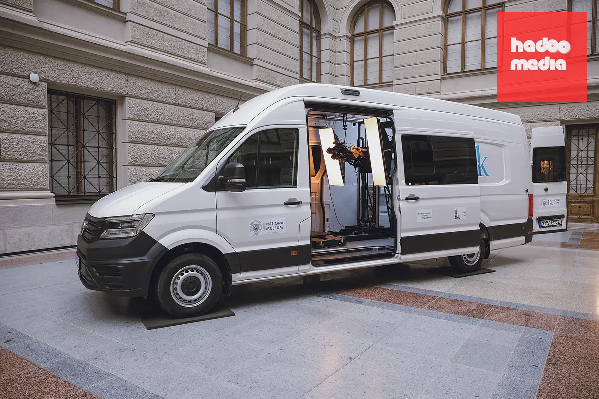 Speciálně upravený vůz Volkswagen Crafter je vybaven dvěma fotogrammetrickými roboty.