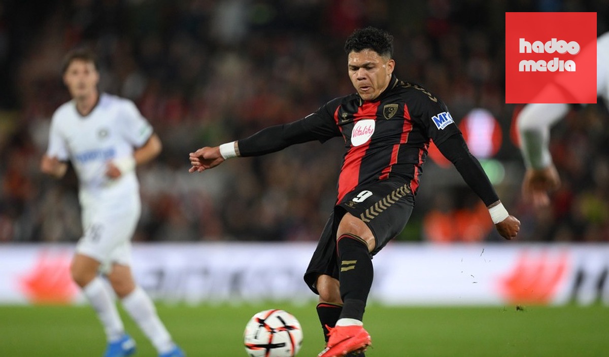 Evanilson ghi bàn cho Bournemouth. Ảnh: EPA.
