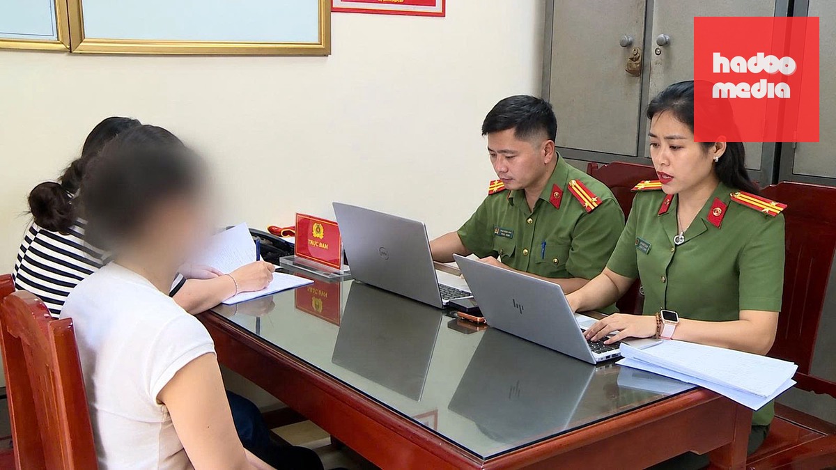 Công an lấy lời khai của các nghi phạm - Ảnh: Công an tỉnh Thanh Hóa cung cấp