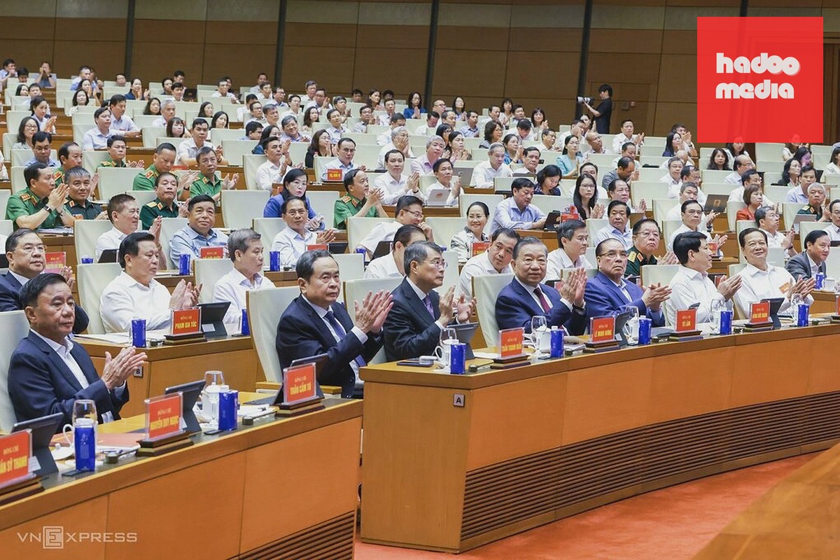 Lãnh đạo, nguyên lãnh đạo Đảng, Nhà nước, và các đại biểu dự hội nghị quán triệt Nghị quyết tại hội trường Diên Hồng, Nhà Quốc hội. Ảnh: Giang Huy