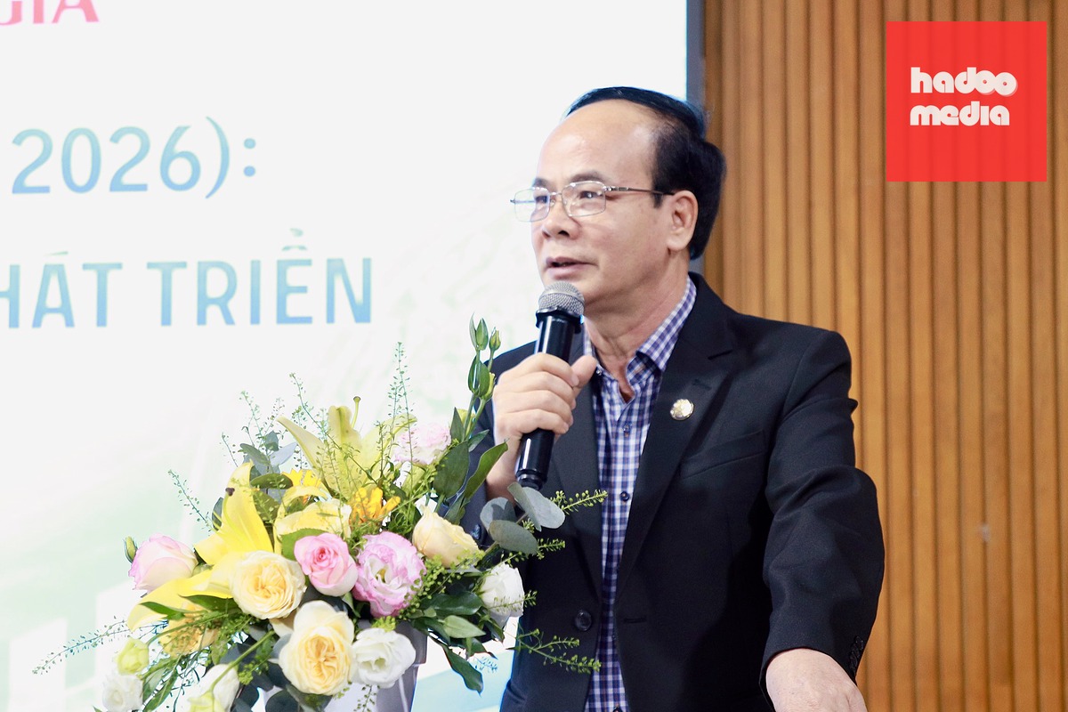 PGS.TS Vũ Văn Nhiêm phát biểu đề dẫn hội thảo - Ảnh: KỲ PHONG