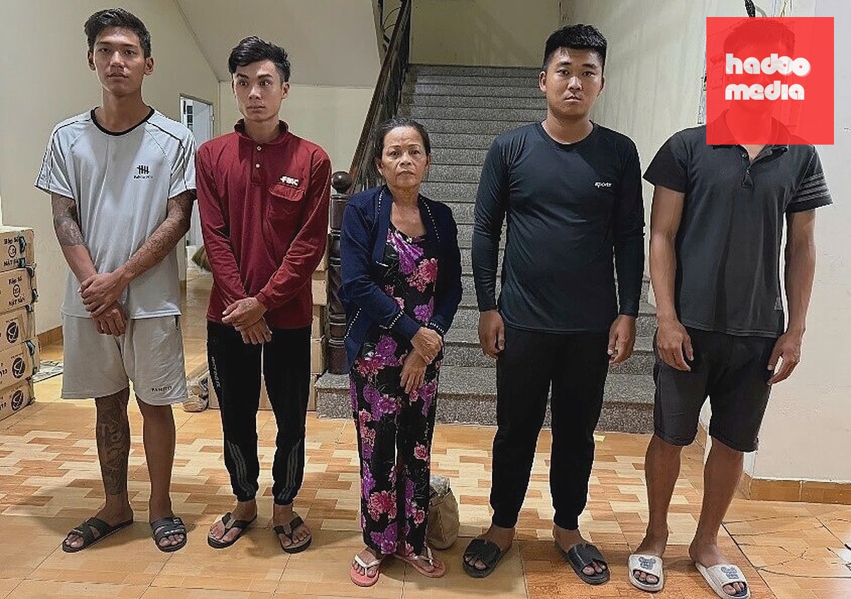 Bà Nguyễn Thị Sương cùng 4 đồng phạm tại cơ quan điều tra. Ảnh: Dương Đông